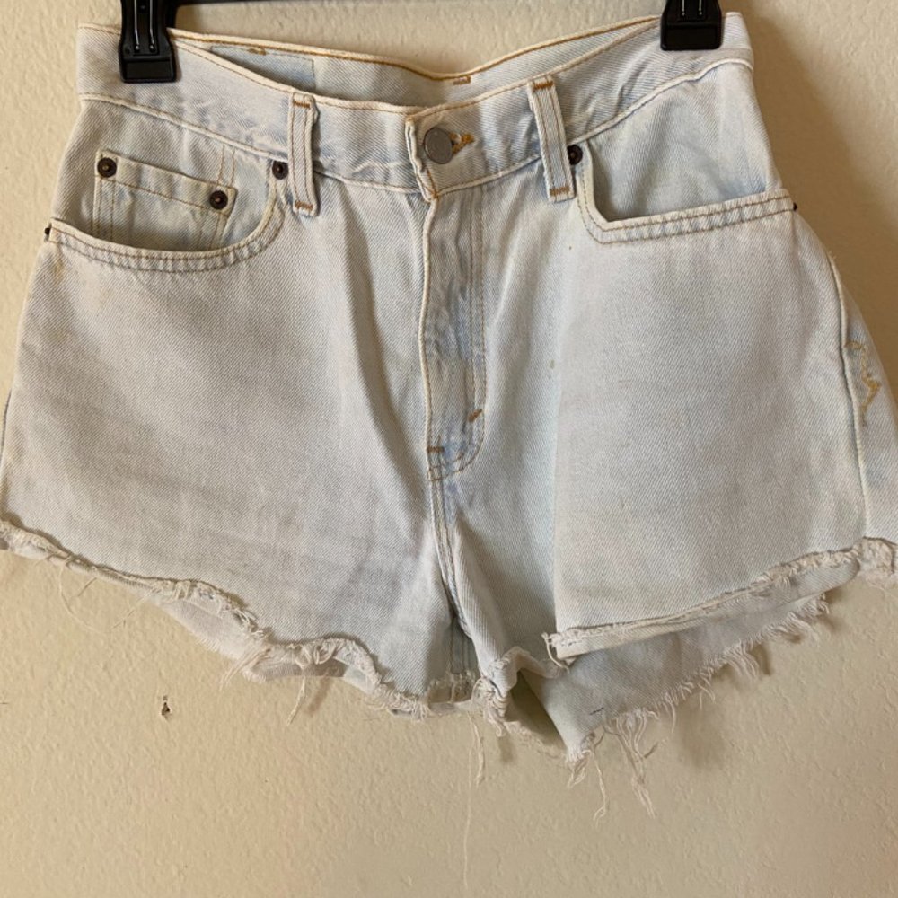 VINTAGE LEVIS DENIM SHORTS